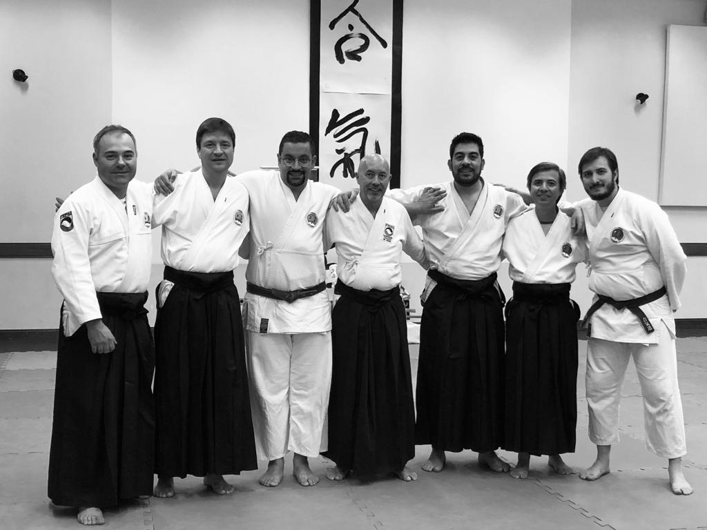 Grupo de faixas pretas do IKE Dojo