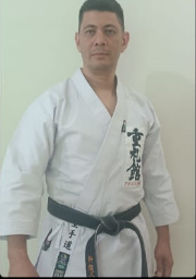 Sensei Toshiro Hissatomi — Mestre de Karatê